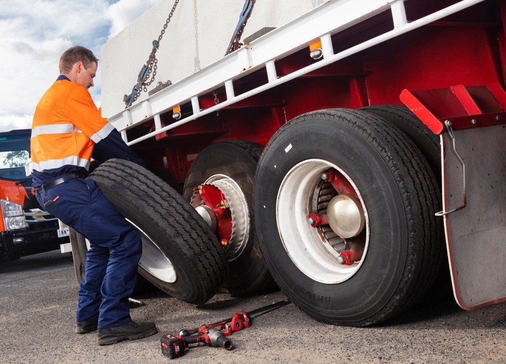 Changing a truck wheel - 24/7 breakdown service